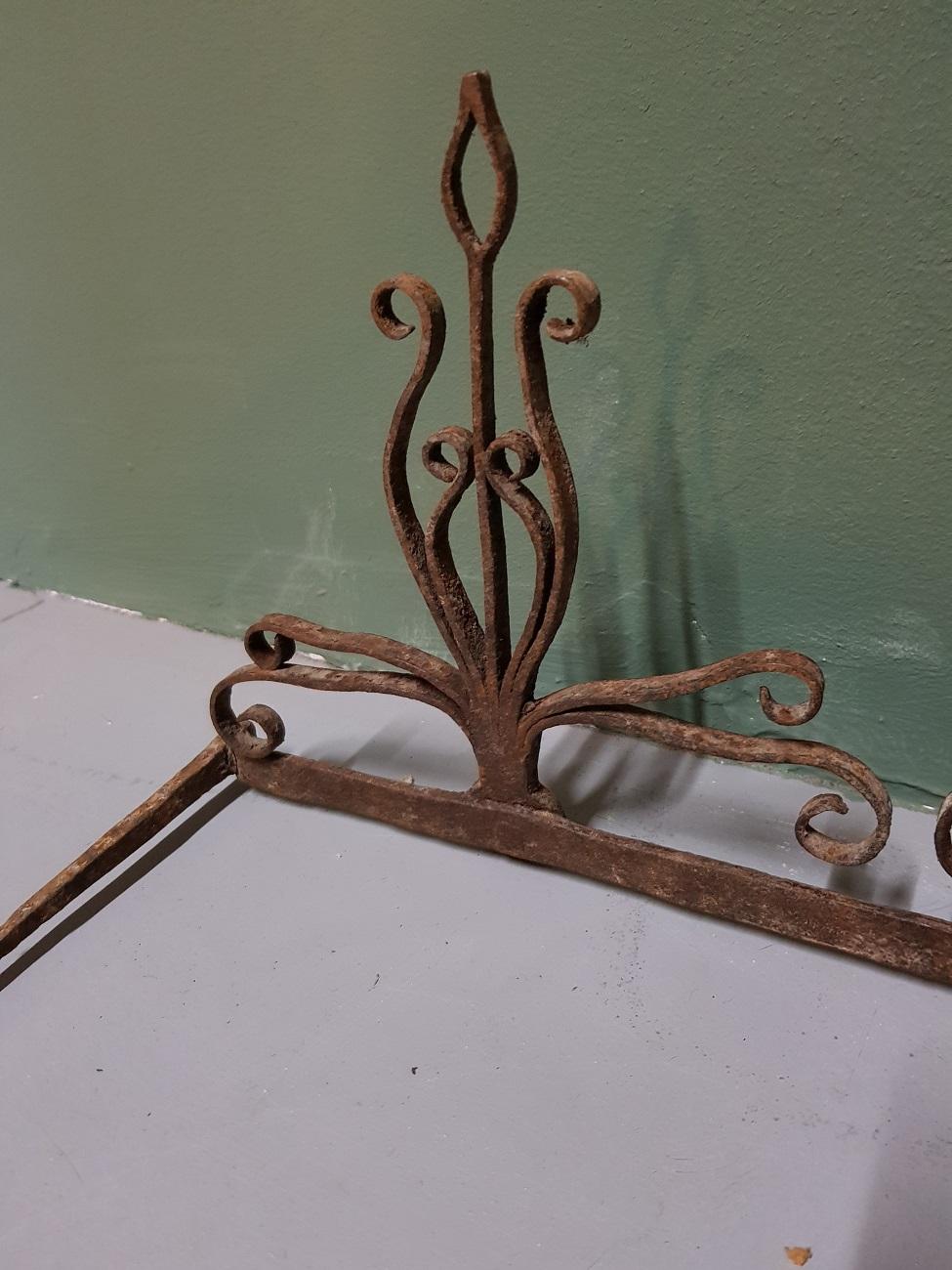 17th-18th Century Dutch Wrought Iron Fireplace Tools Wall Rack In Good Condition For Sale In Raalte, NL