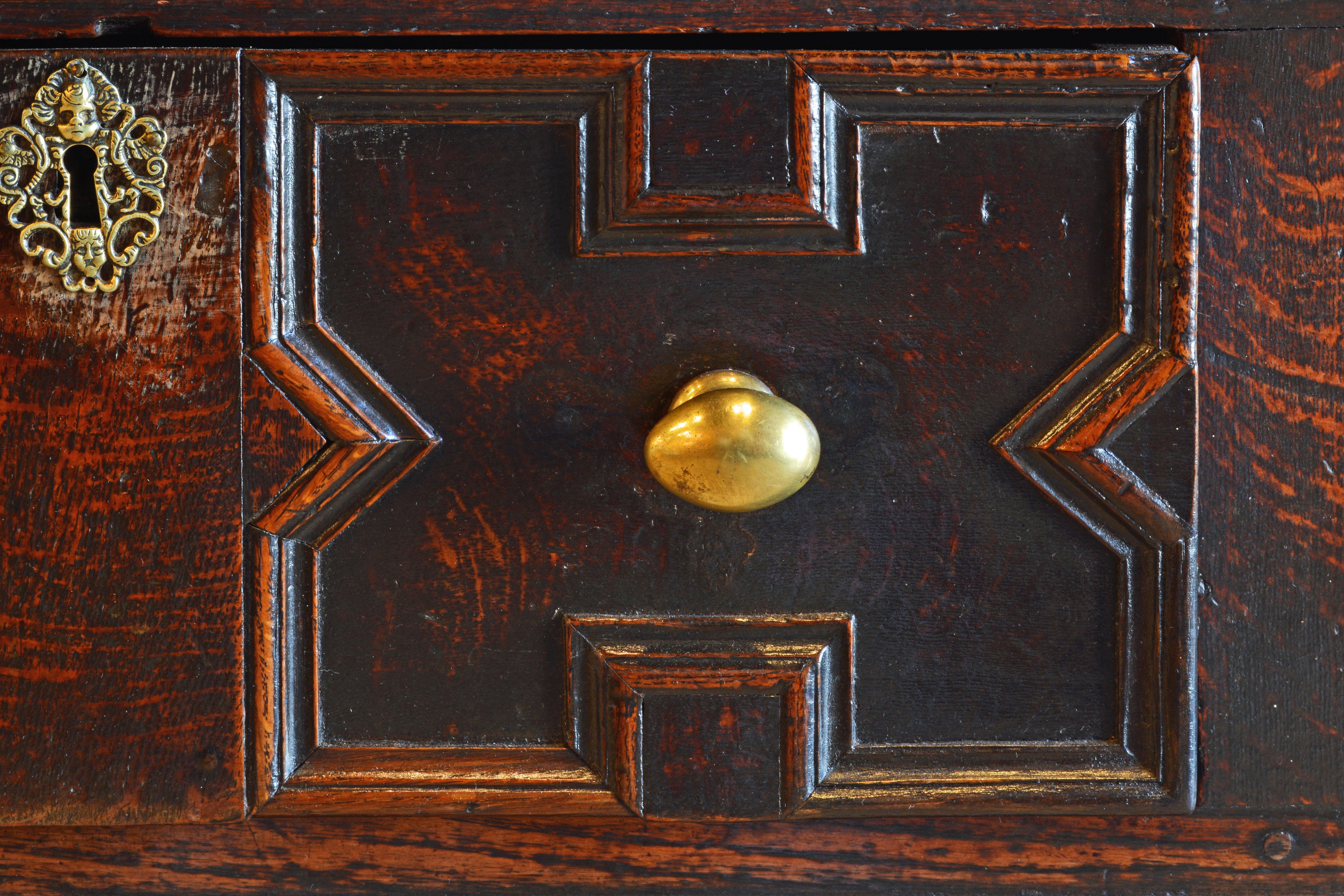 17th-18th Century English Jacobean Style Three-Drawer Oak Wood Dresser or Buffet 7