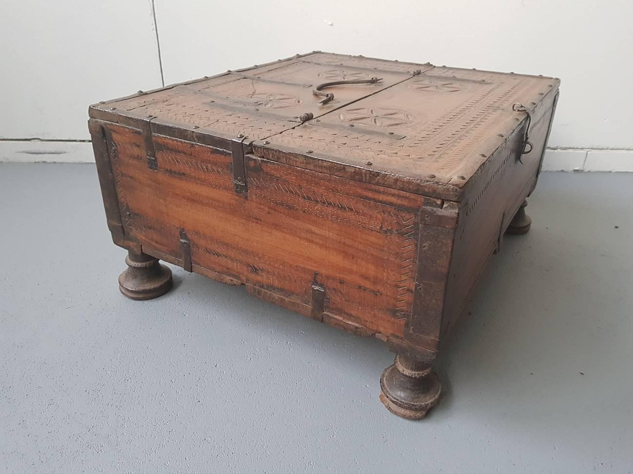 17th-18th Century Franco-Flemish Spice/Salt Box In Excellent Condition For Sale In Raalte, NL
