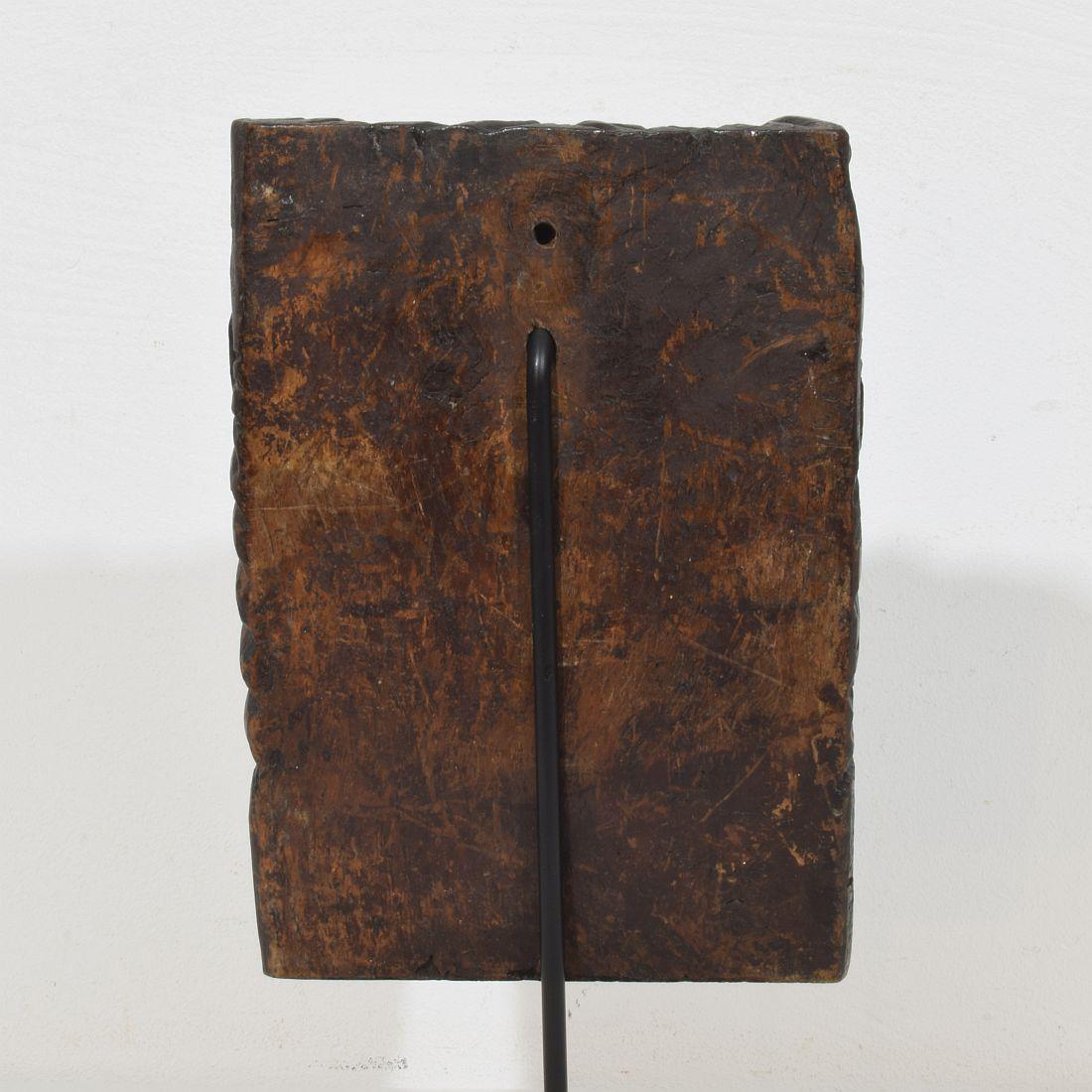 Französischer geschnitzter Holzlöwenkopf aus dem 17./18. Jahrhundert im Angebot 4