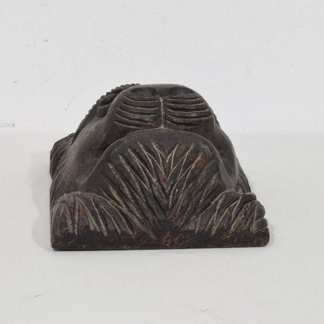 Cabeza de león de madera tallada francesa de los siglos XVII-XVIII en venta 8
