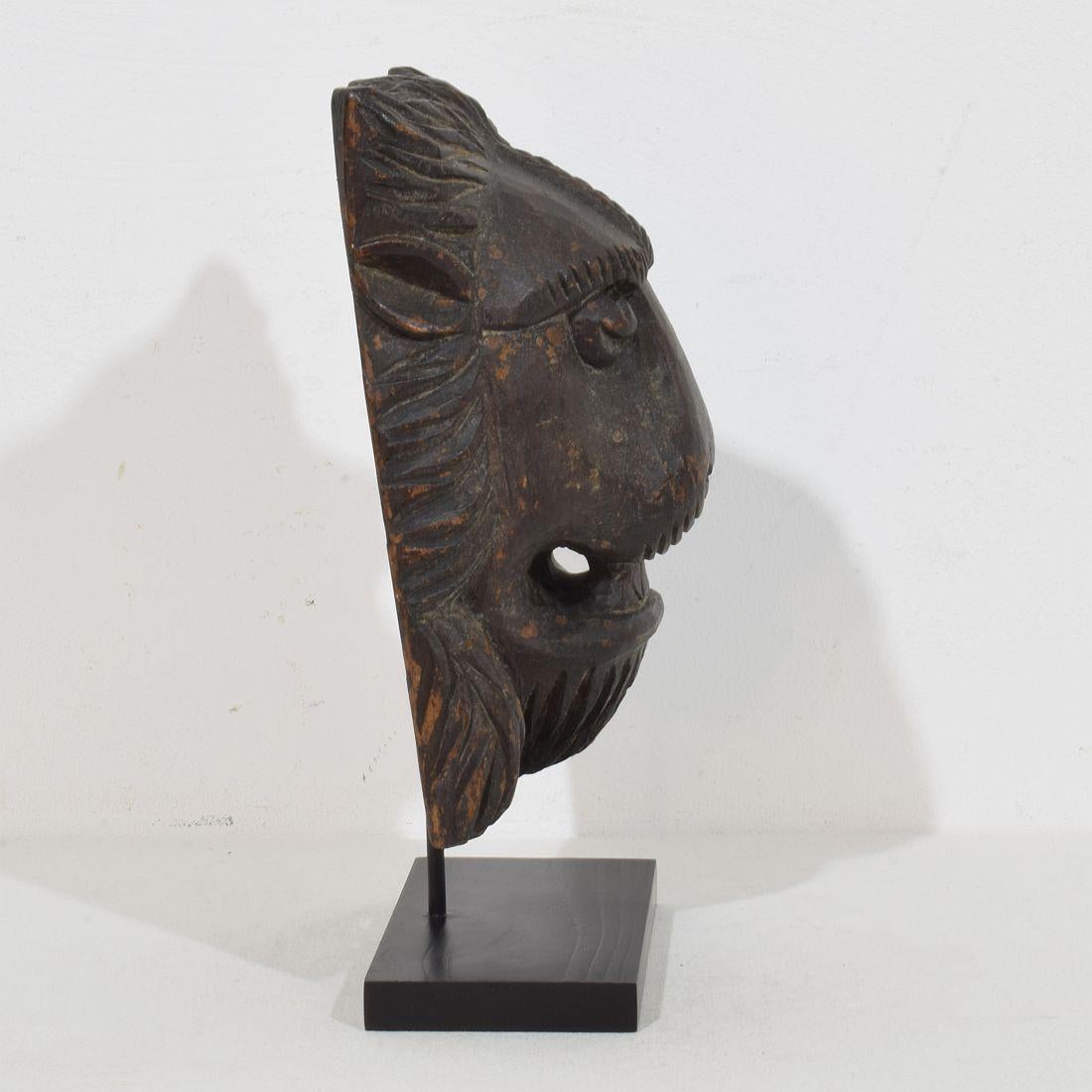Cabeza de león de madera tallada francesa de los siglos XVII-XVIII Francés en venta