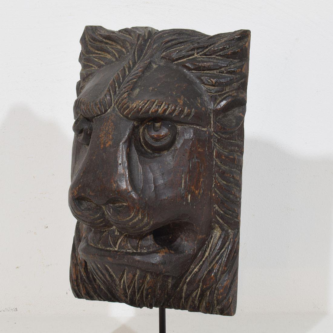 17th/18th Century French Carved Wooden Lion Head For Sale 1