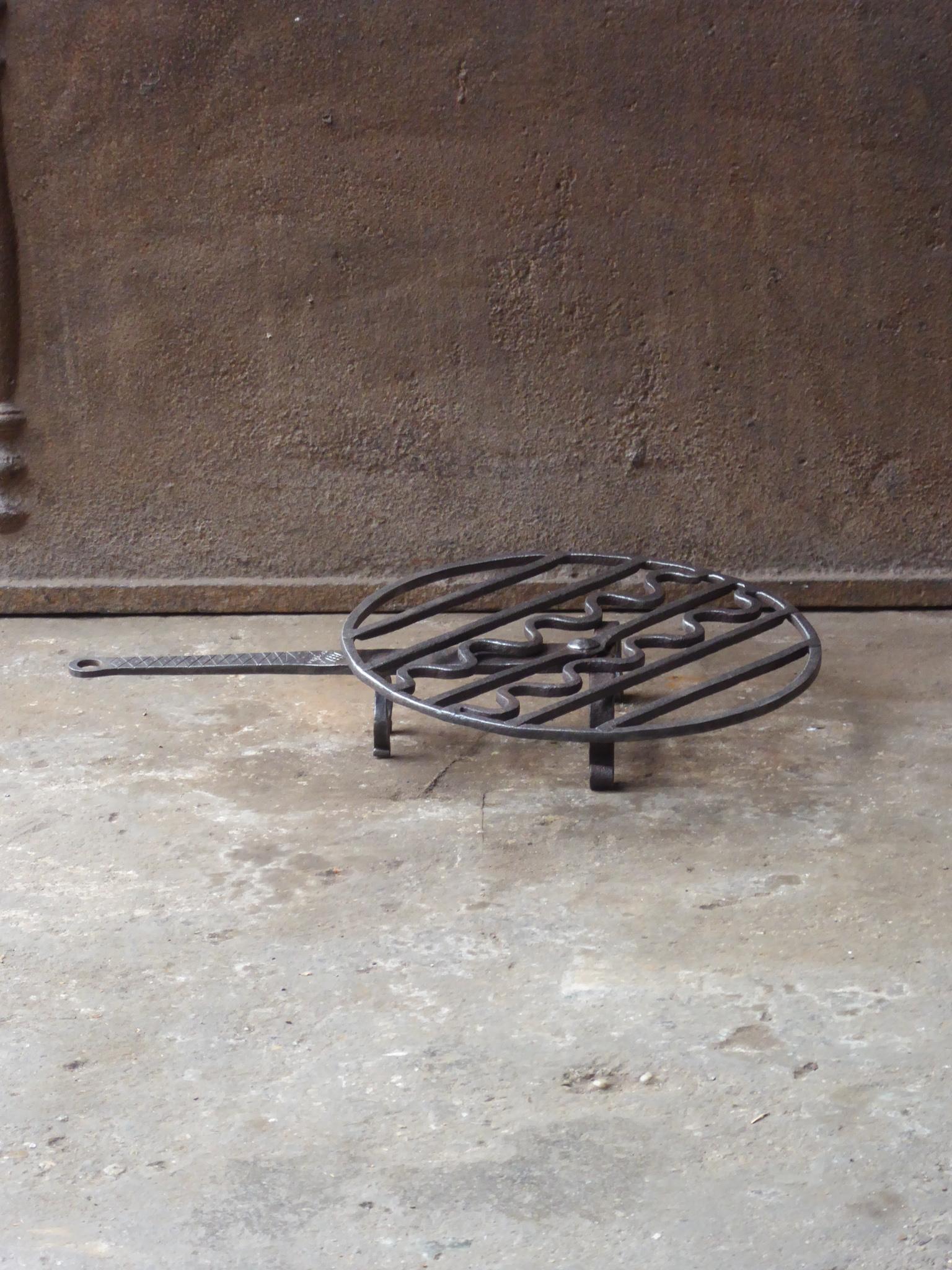 17th-18th Century French rotating gridiron made of decorated wrought iron. To prepare small pieces of meat quickly over the fire. Sometimes they were put in the fire or else on a trivet, depending on the size of the fire. The gridiron is in a good