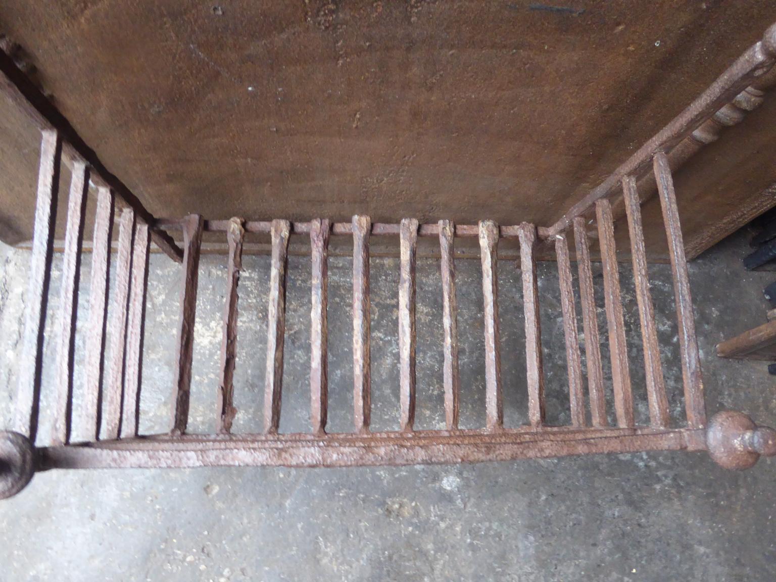 17th-18th Century French Fire Grate, Fireplace Grate In Good Condition In Amerongen, NL
