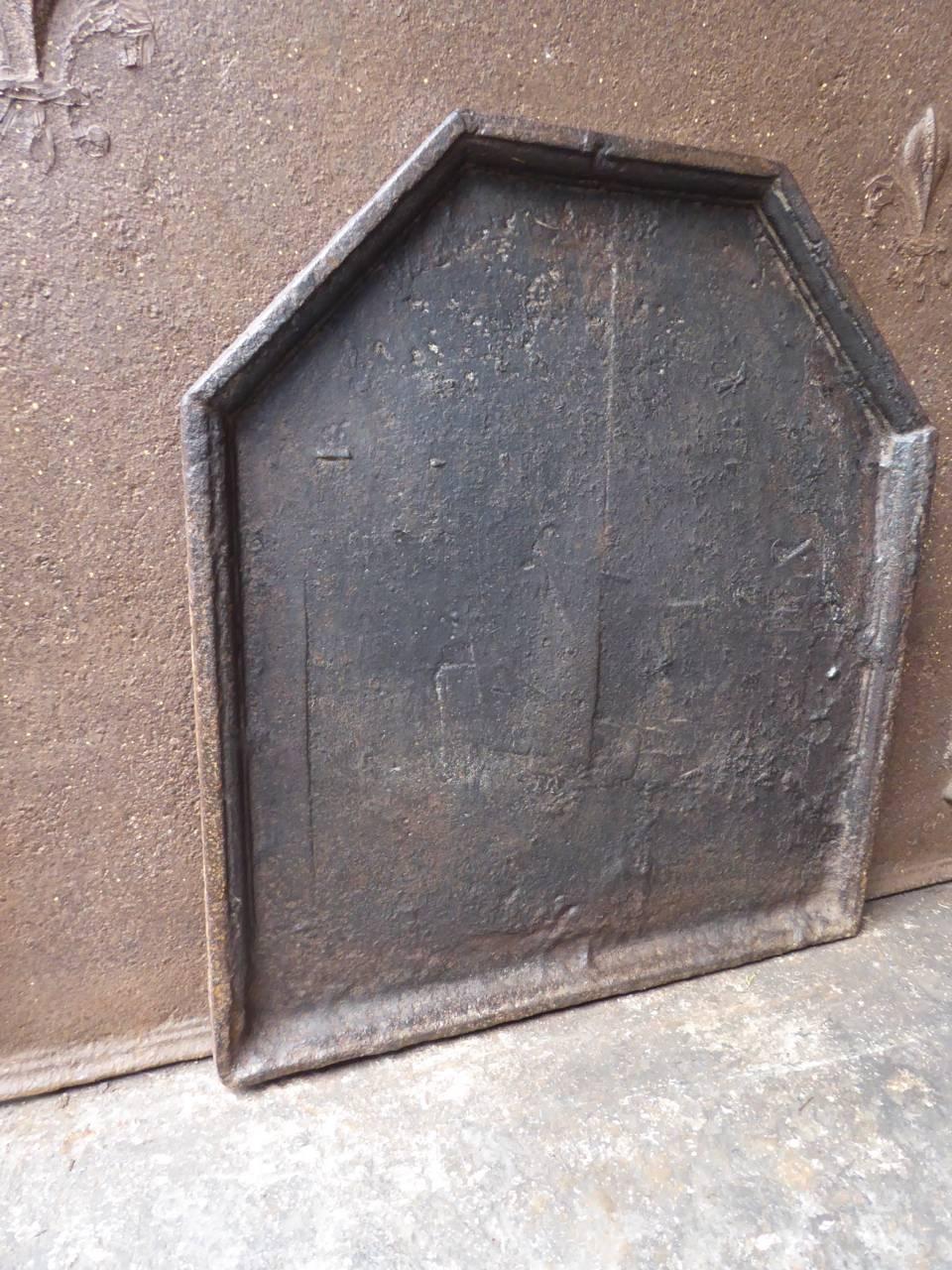 17th-18th Century French Louis XIV Fireback In Good Condition In Amerongen, NL