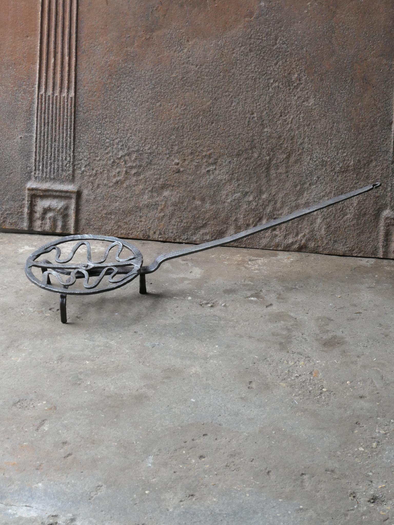 17th - 18th Century French Louis XV rotating gridiron made of wrought iron. It was used to prepare small pieces of meat quickly over the fire. Sometimes they were put in the fire or else on a trivet, depending on the size of the fire. The gridiron