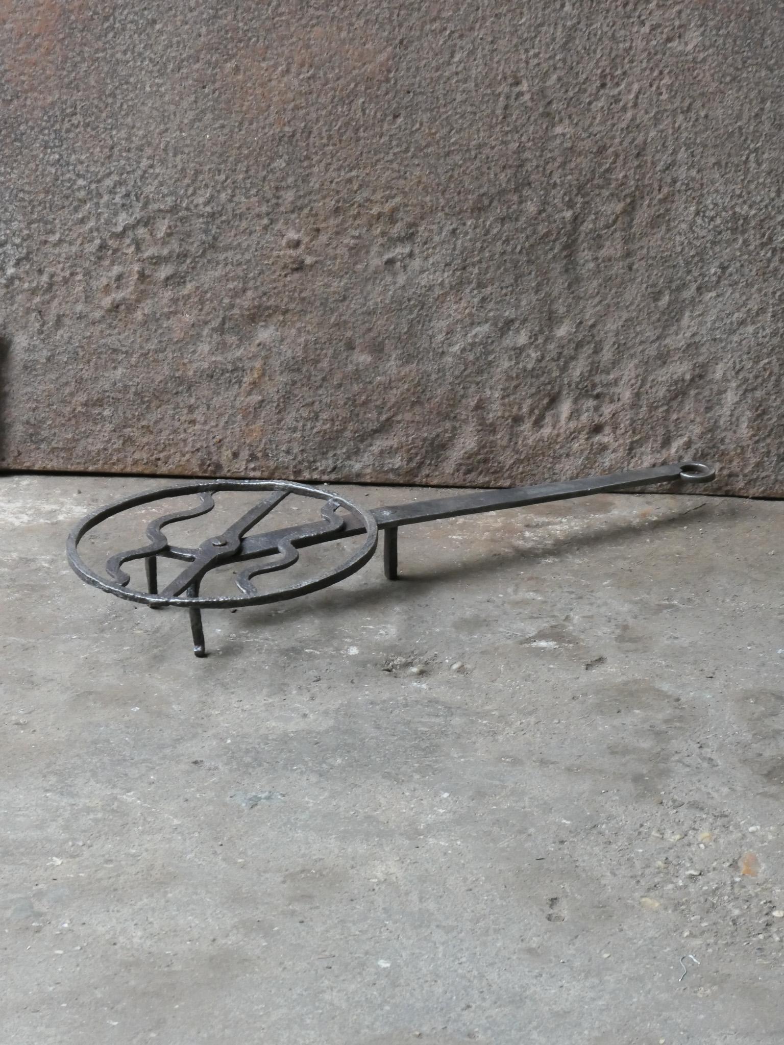 17th - 18th Century French Louis XV rotating gridiron made of wrought iron. It was used to prepare small pieces of meat quickly over the fire. Sometimes they were put in the fire or else on a trivet, depending on the size of the fire. The gridiron