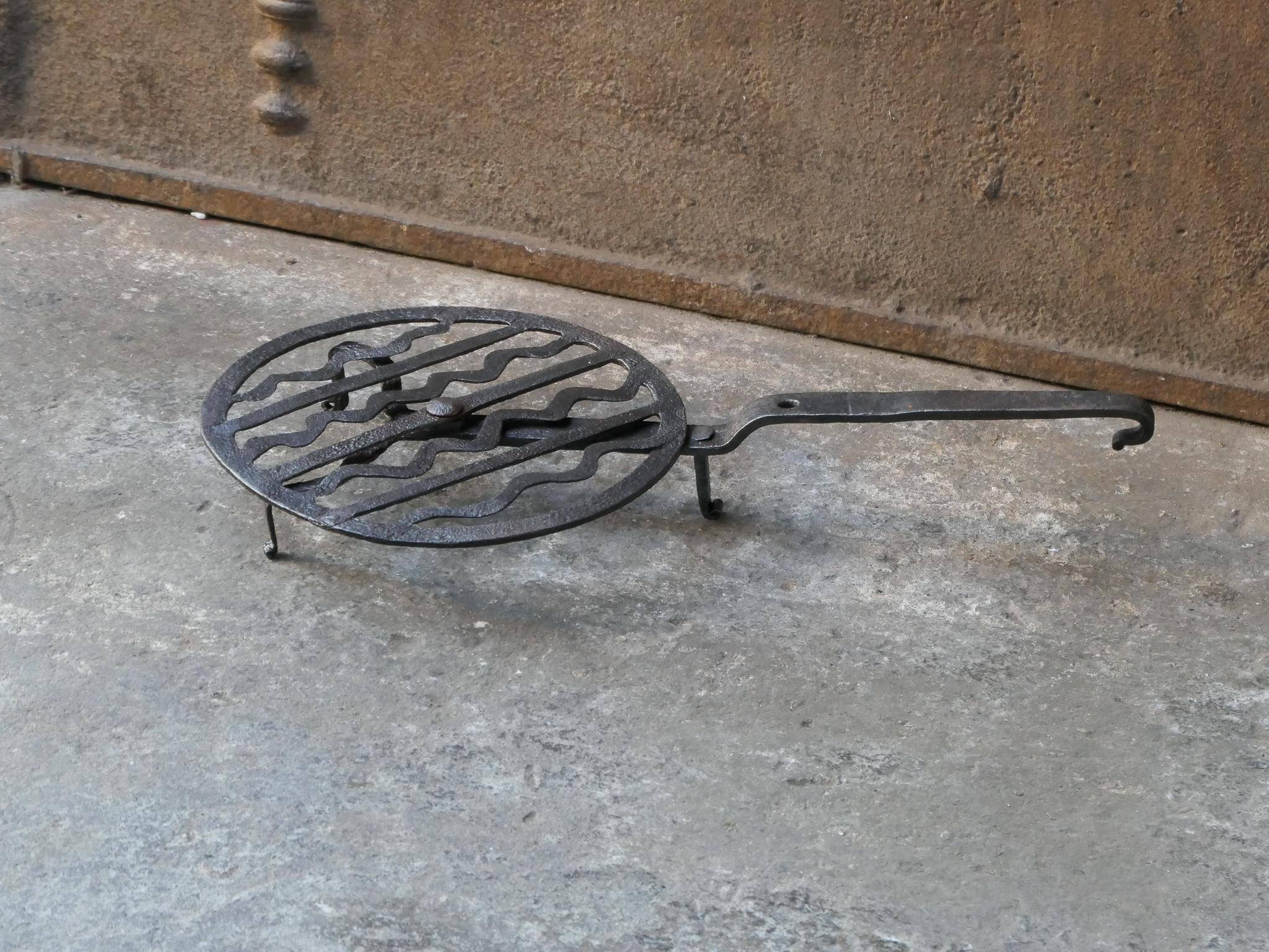 17th-18th Century French Louis XV Rotating Gridiron In Good Condition For Sale In Soest, NL