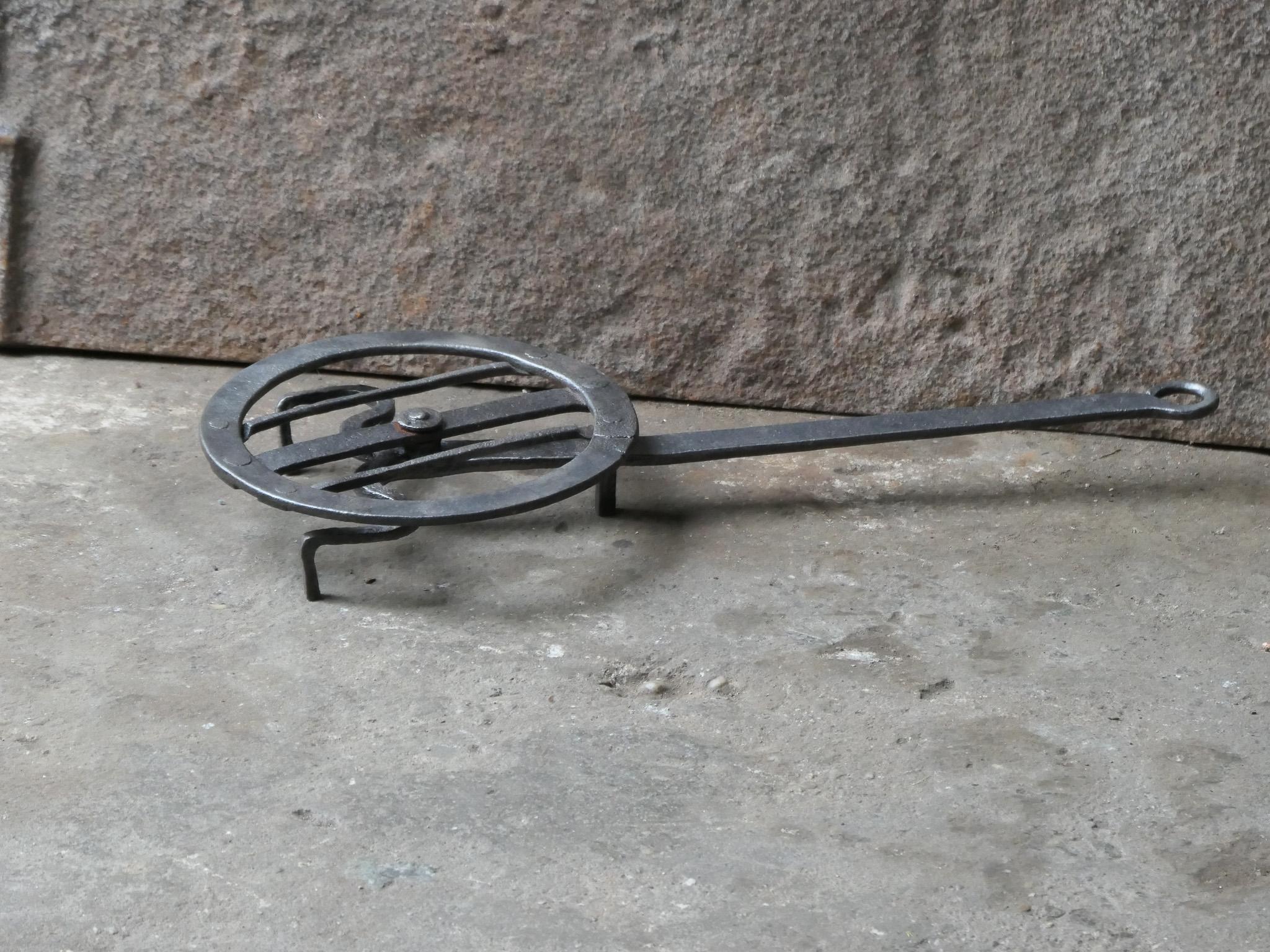 17th-18th Century French Louis XV Rotating Gridiron In Good Condition For Sale In Soest, NL