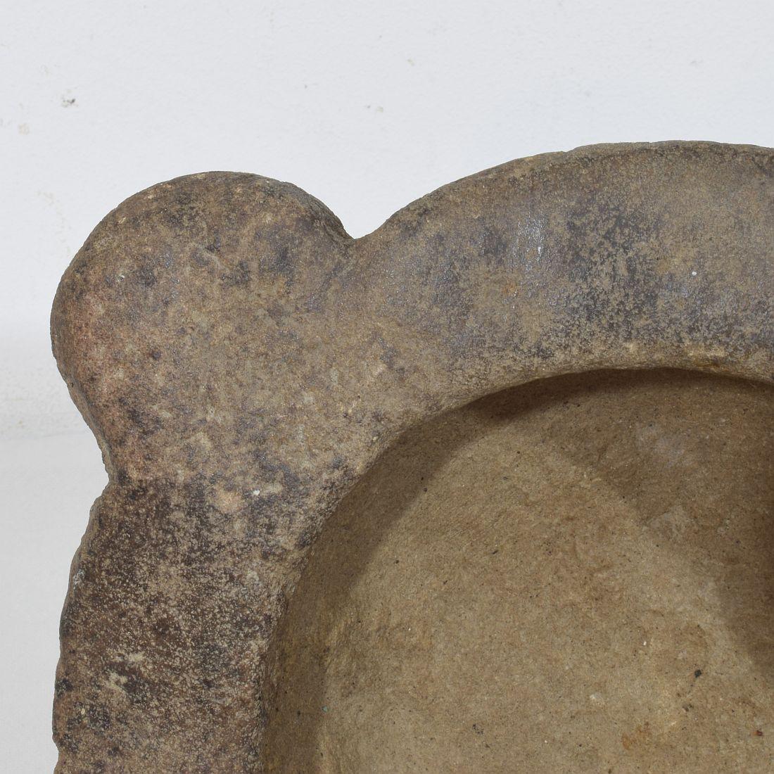 Mortaio e pestello in arenaria francese del XVII-XVIII secolo in vendita 2