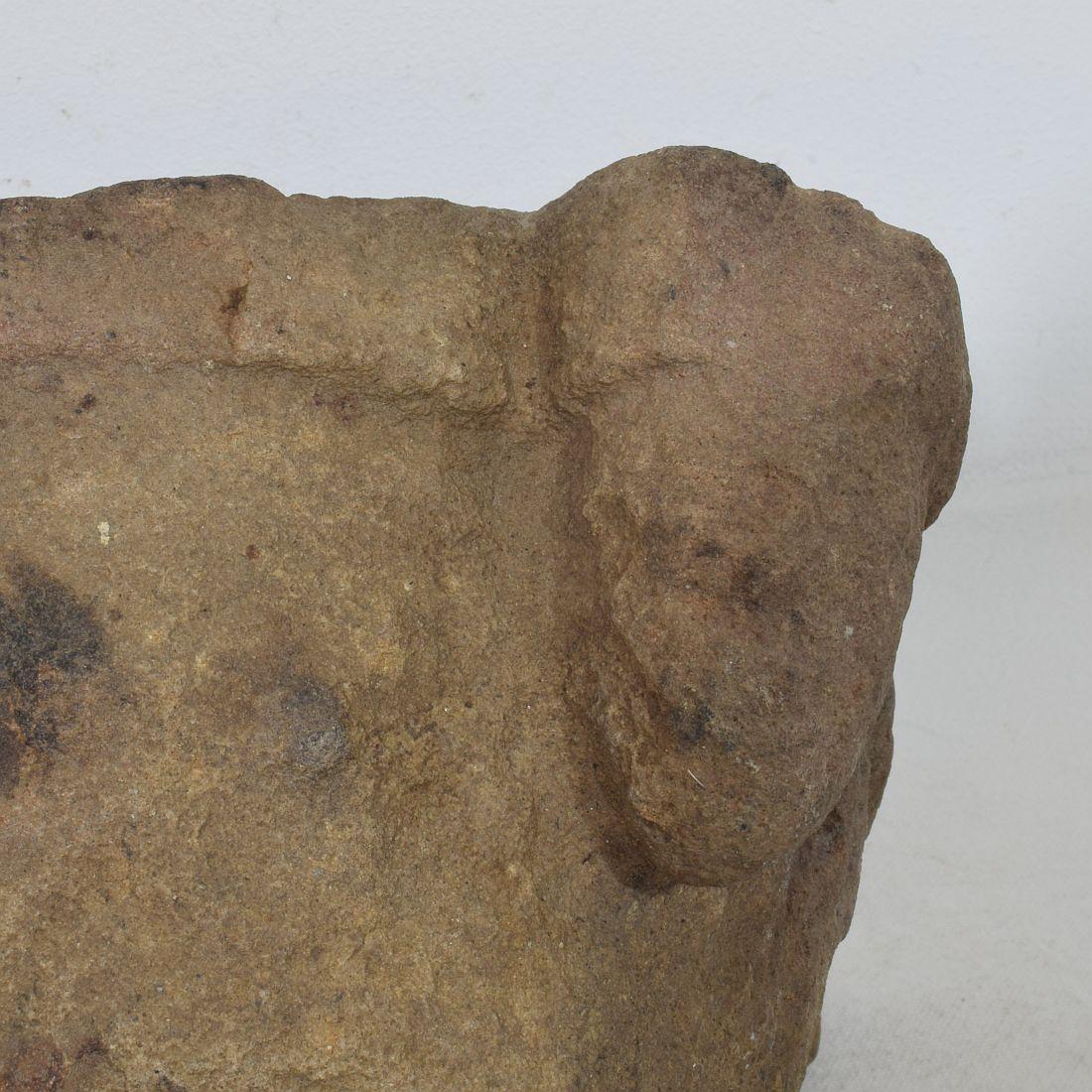 Mortaio e pestello in arenaria francese del XVII-XVIII secolo in vendita 4