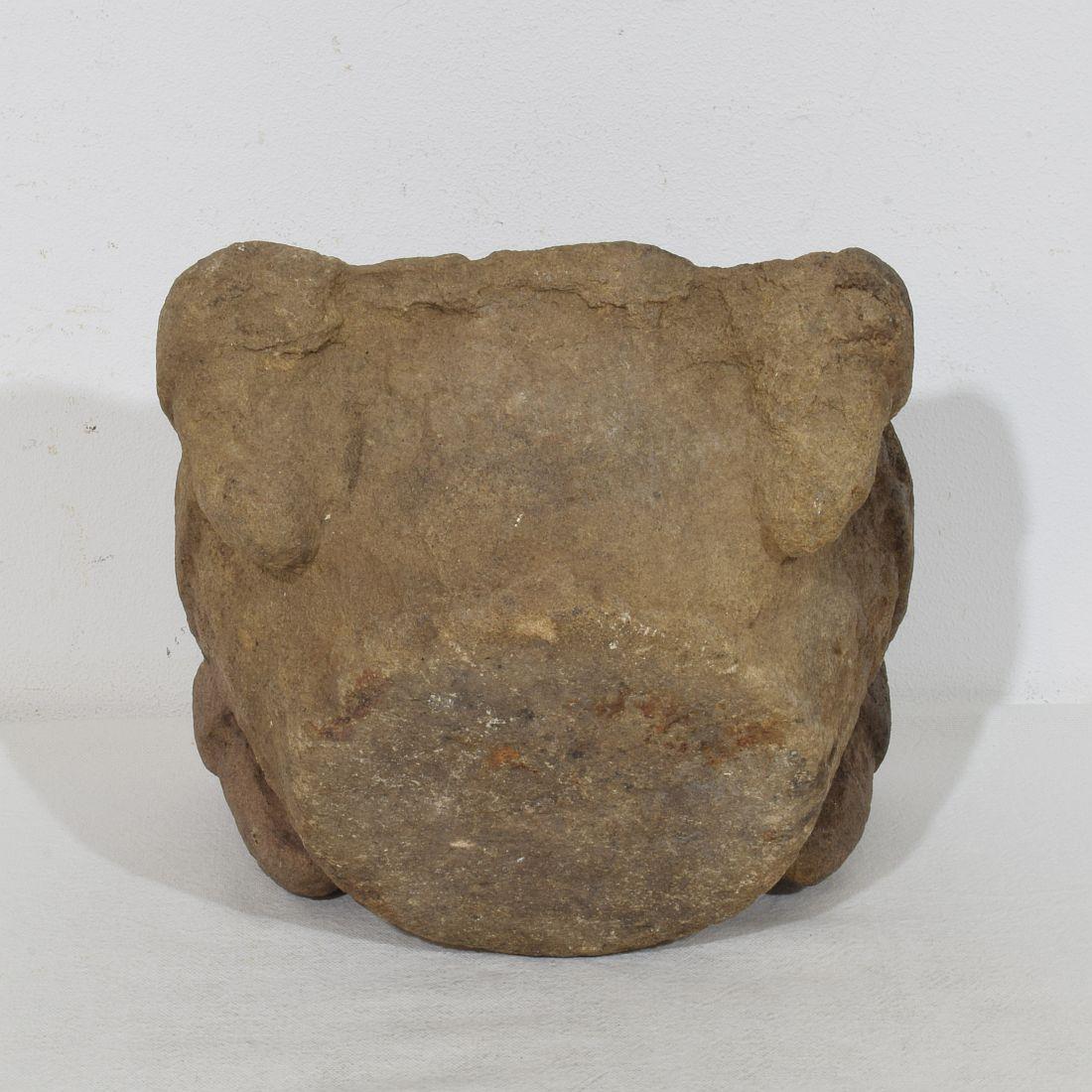 Mortaio e pestello in arenaria francese del XVII-XVIII secolo in vendita 8