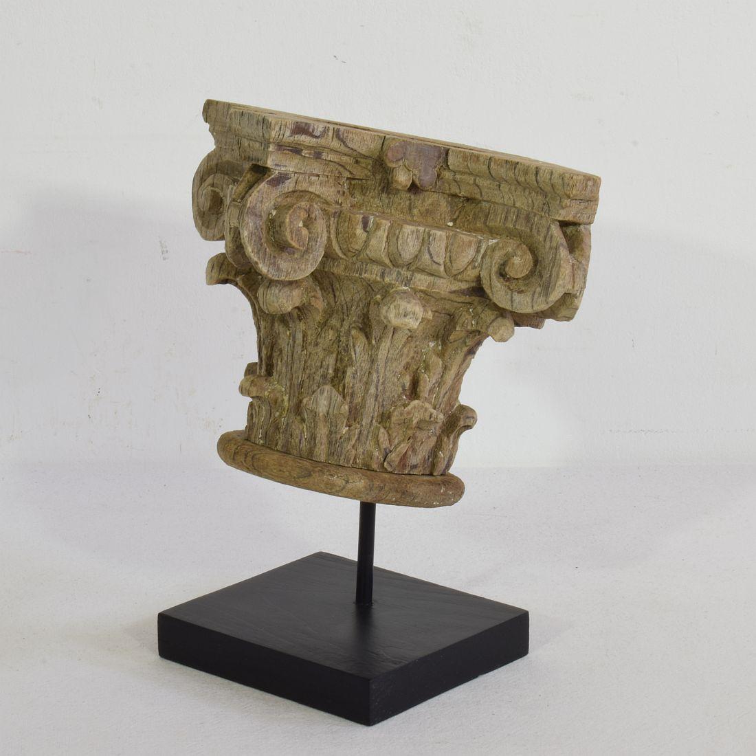 Beautiful weathered hand carved oak Capital, France 17/18th century. Weathered
Measurement includes the wooden base.