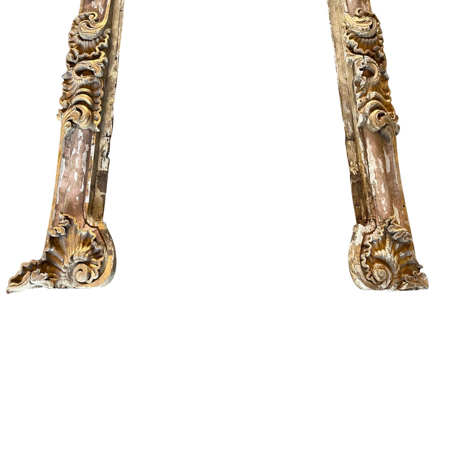 Portugiesischer antiker Barocksims aus Gold aus dem 17. bis 18. Jahrhundert (Holz) im Angebot