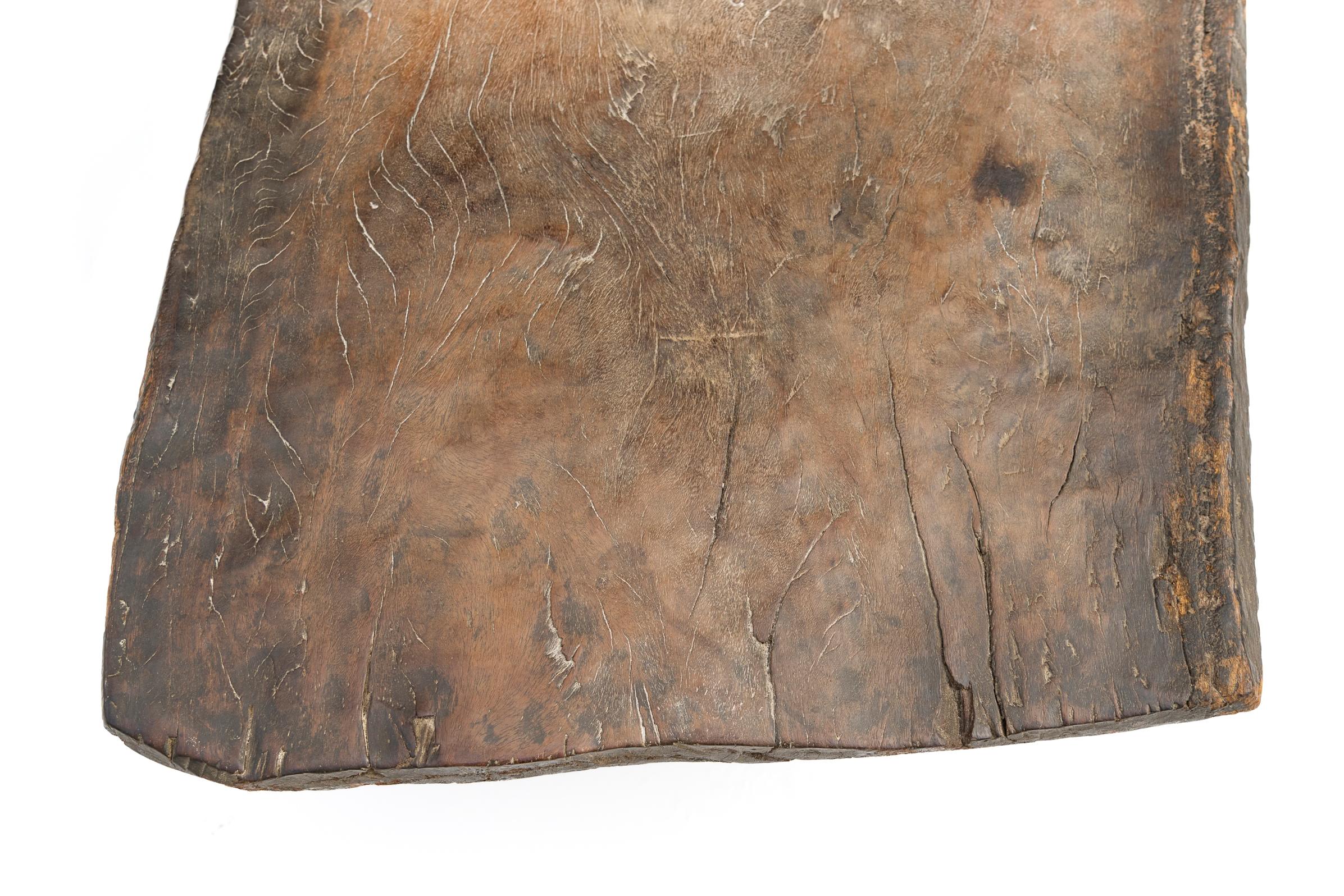 Lit ou banc / table Naga du 17e au 18e siècle, sculpté à la main Nagaland, Inde en vente 5