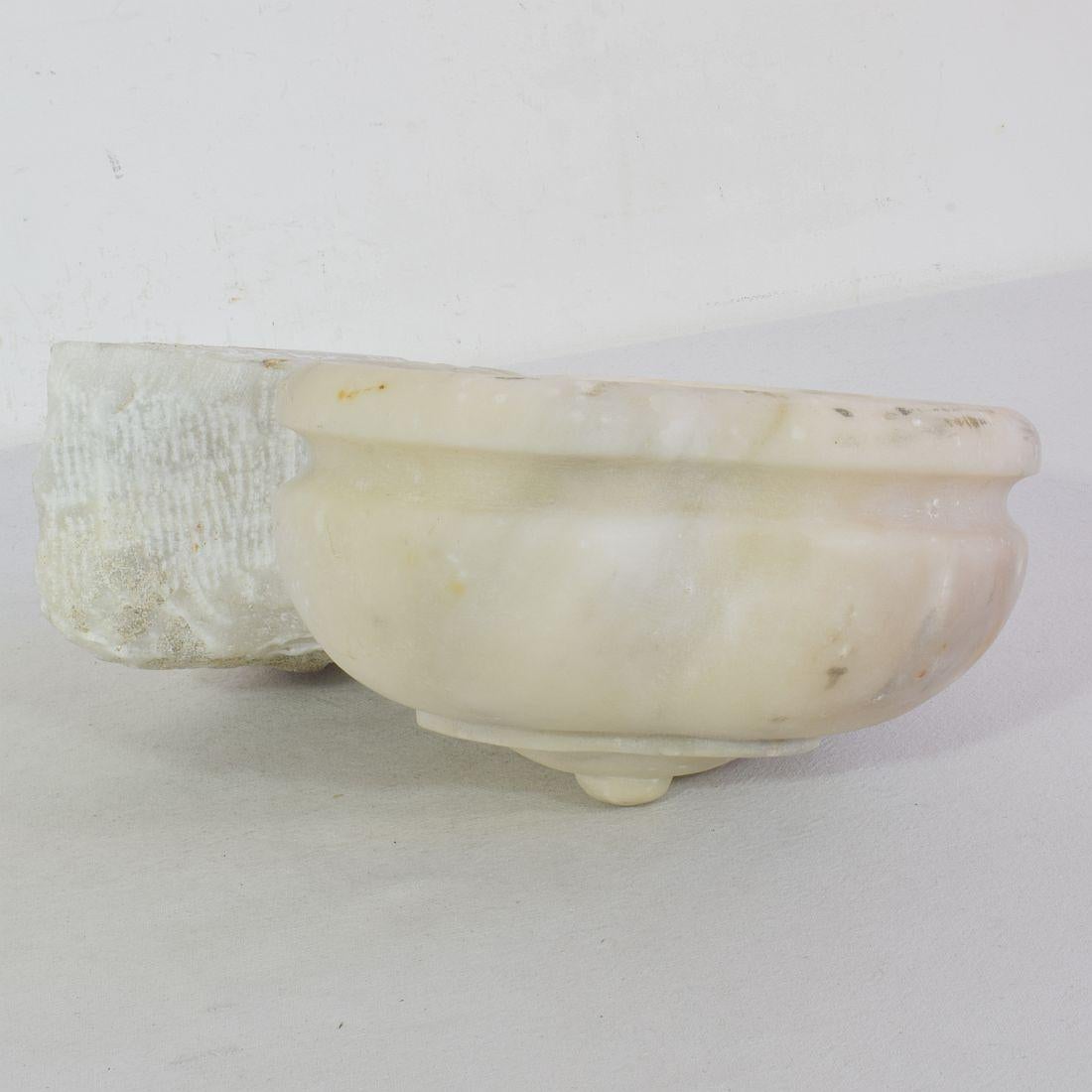 17th/ 18th Century Italian Baroque Marble Holy Water Font or Stoup For Sale 6