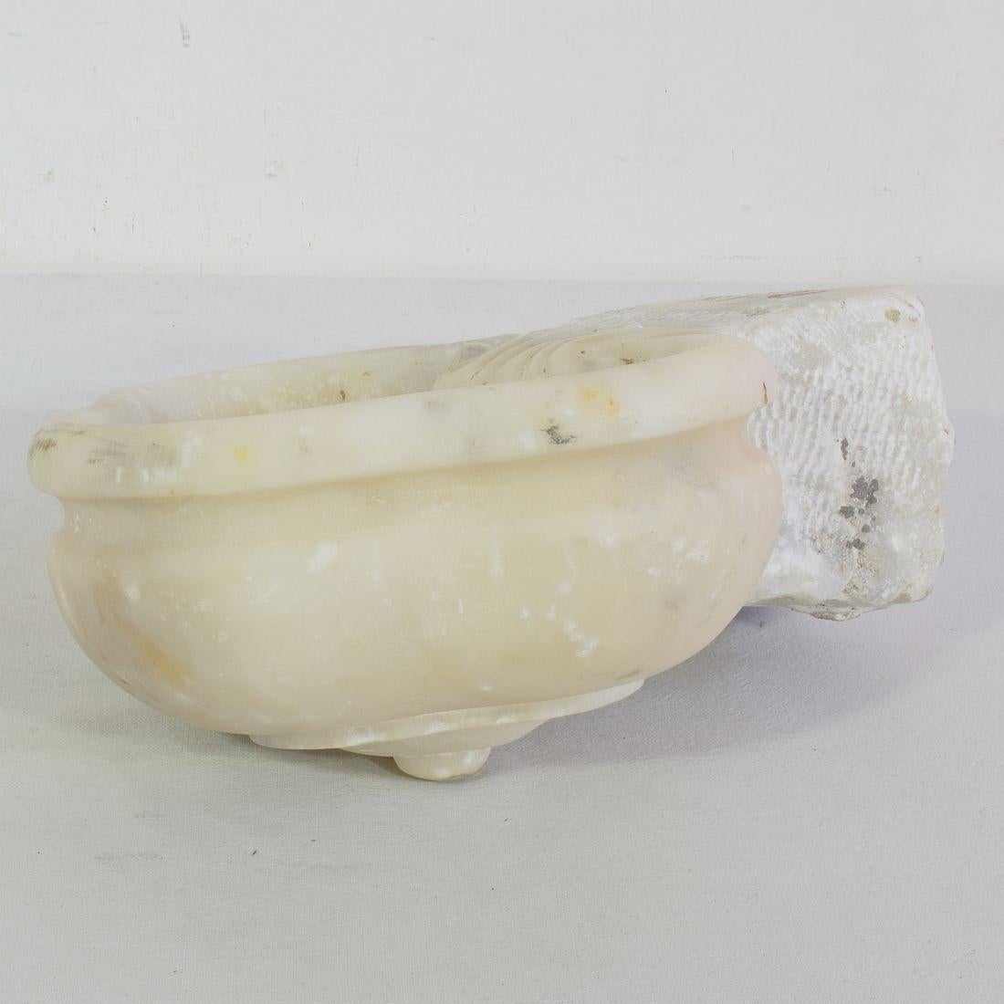 17th/ 18th Century Italian Baroque Marble Holy Water Font or Stoup For Sale 7