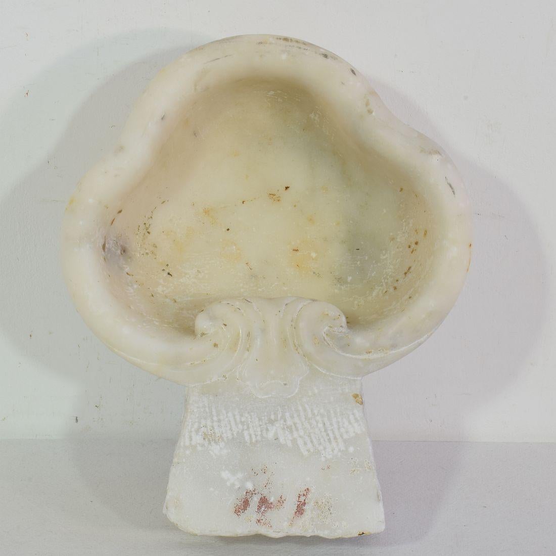 17th/ 18th Century Italian Baroque Marble Holy Water Font or Stoup For Sale 8
