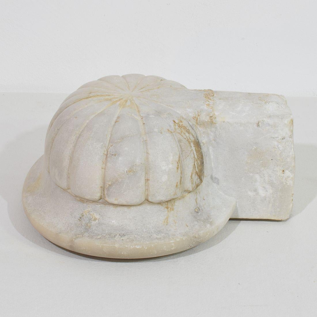 17th/ 18th Century Italian Baroque Marble Holy Water Font or Stoup For Sale 8