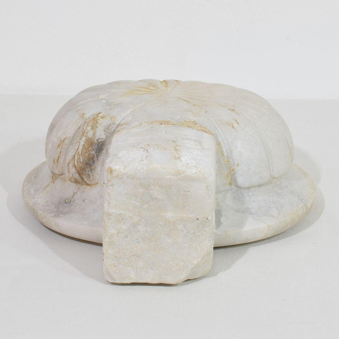 17th/ 18th Century Italian Baroque Marble Holy Water Font or Stoup For Sale 9