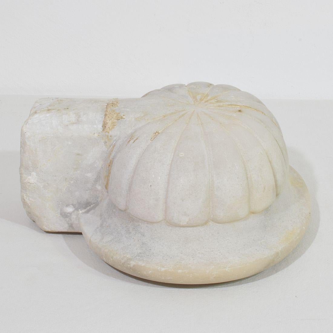 17th/ 18th Century Italian Baroque Marble Holy Water Font or Stoup For Sale 10