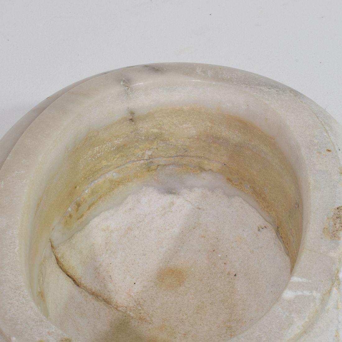 17th/ 18th Century Italian Baroque Marble Holy Water Font or Stoup For Sale 13