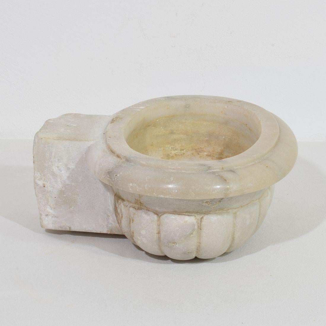 17th/ 18th Century Italian Baroque Marble Holy Water Font or Stoup For Sale 1