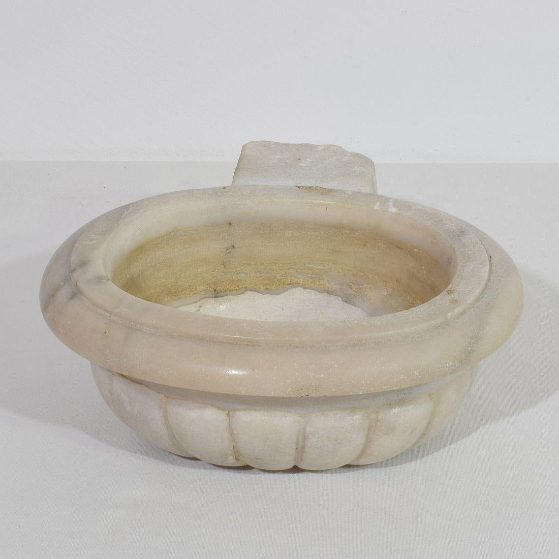 17th/ 18th Century Italian Baroque Marble Holy Water Font or Stoup For Sale 3