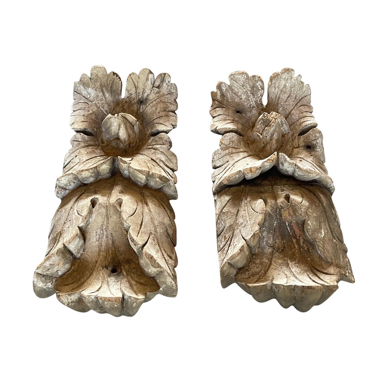 Hand-Carved 17th - 18th Century Italian Pair of Baroque Pine Wall Reliefs - Antique Panels