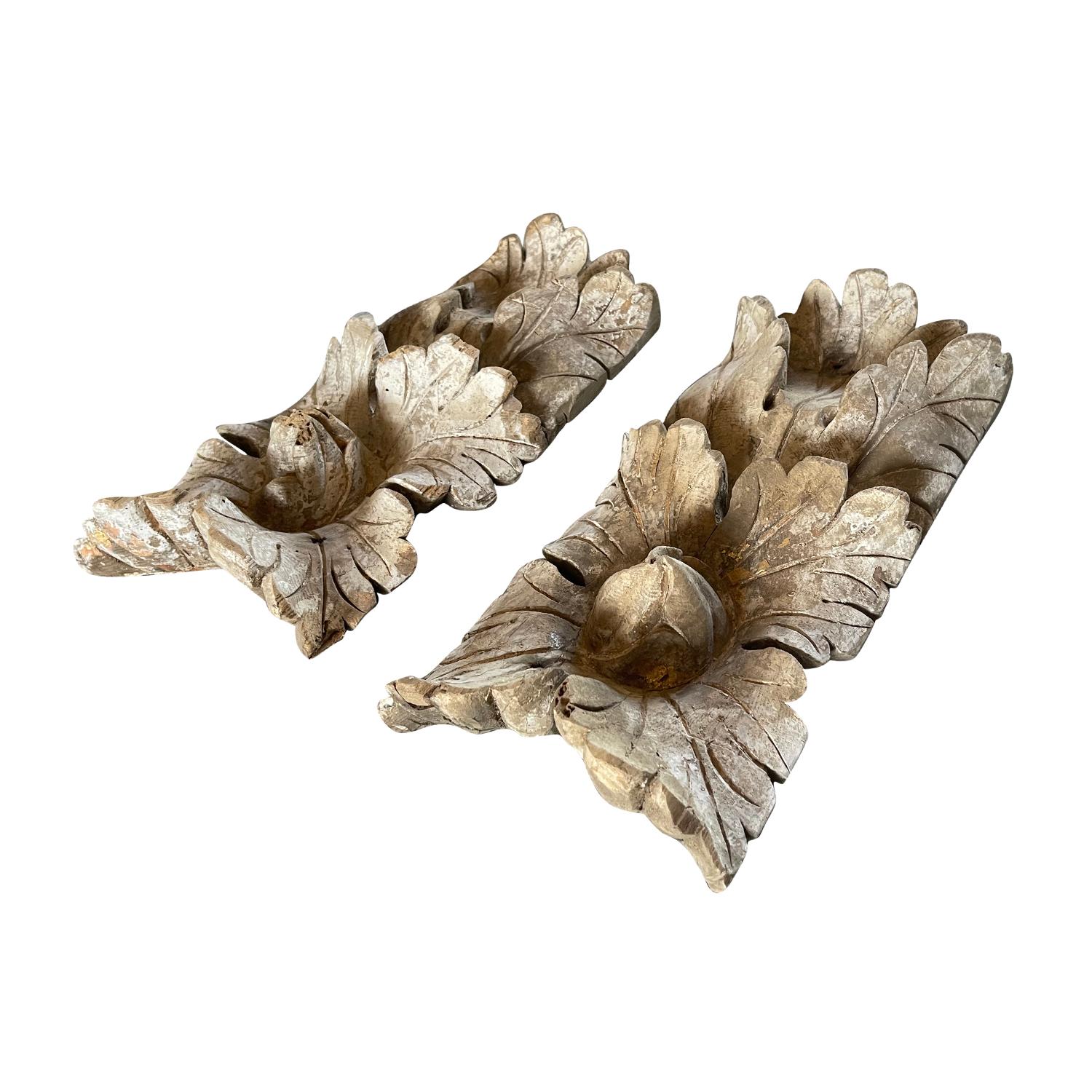 17th - 18th Century Italian Pair of Baroque Pine Wall Reliefs - Antique Panels In Good Condition In West Palm Beach, FL
