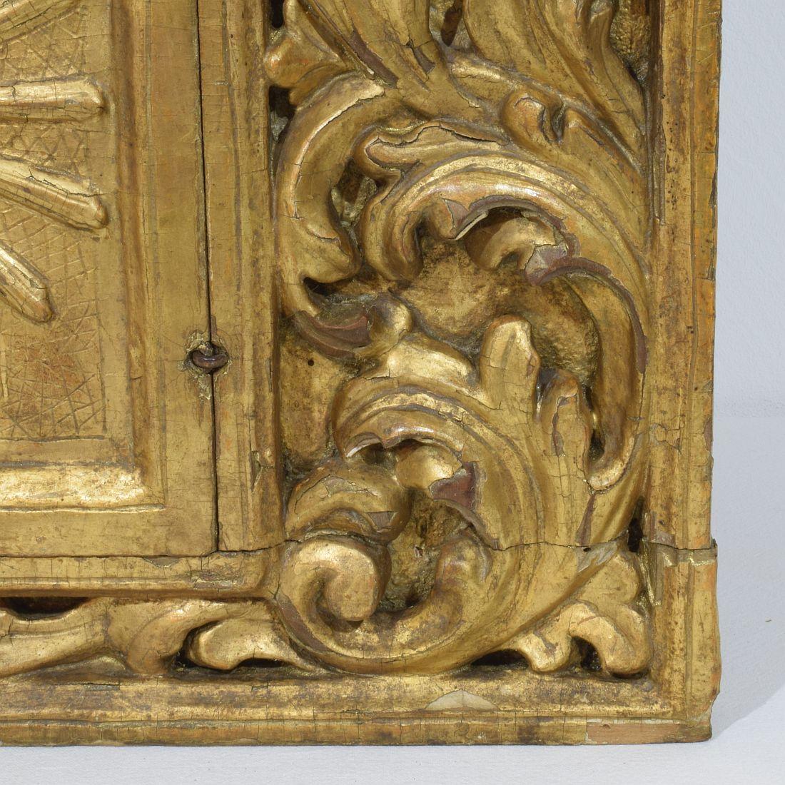 Tabernacle baroque en bois doré sculpté du XVIIe/XVIIIe siècle avec rayons de soleil en vente 9