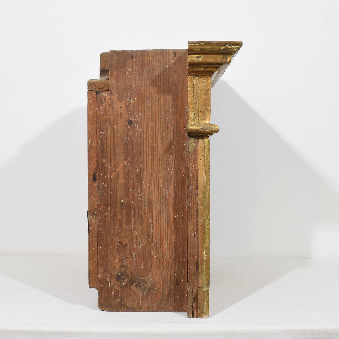 Tabernacle baroque en bois doré sculpté du XVIIe/XVIIIe siècle avec rayons de soleil Bon état - En vente à Buisson, FR