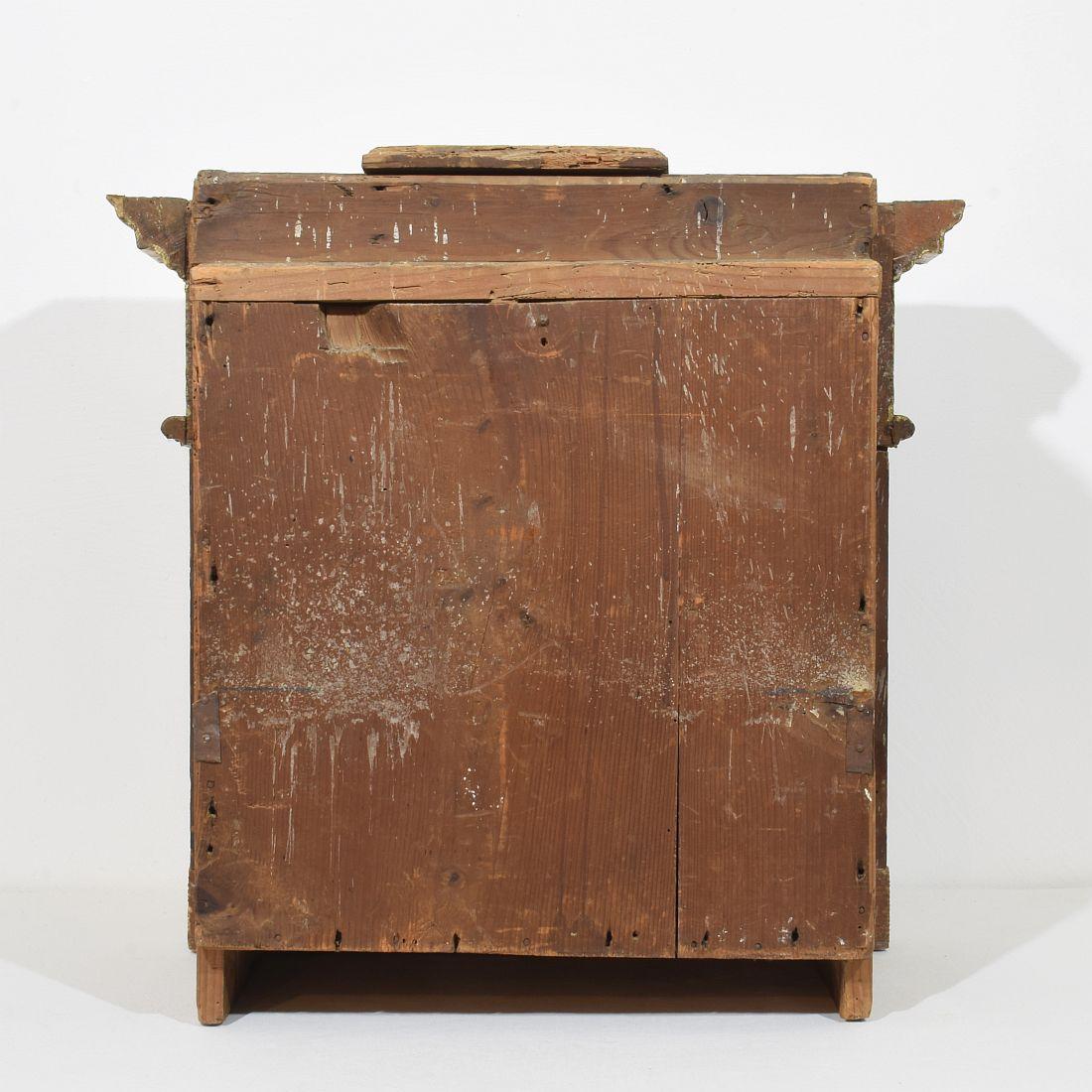 XVIIIe siècle et antérieur Tabernacle baroque en bois doré sculpté du XVIIe/XVIIIe siècle avec rayons de soleil en vente