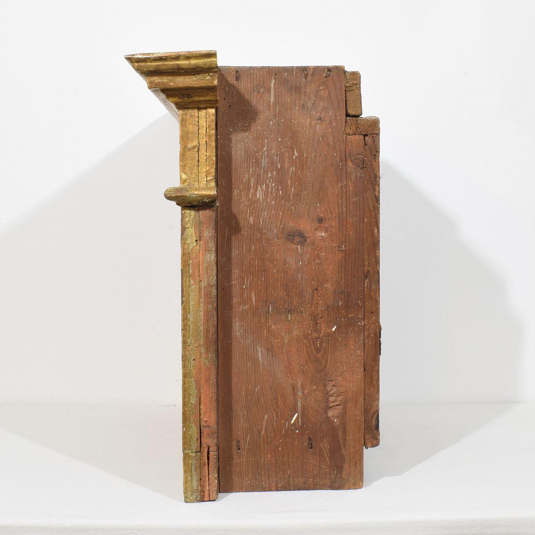 Bois Tabernacle baroque en bois doré sculpté du XVIIe/XVIIIe siècle avec rayons de soleil en vente