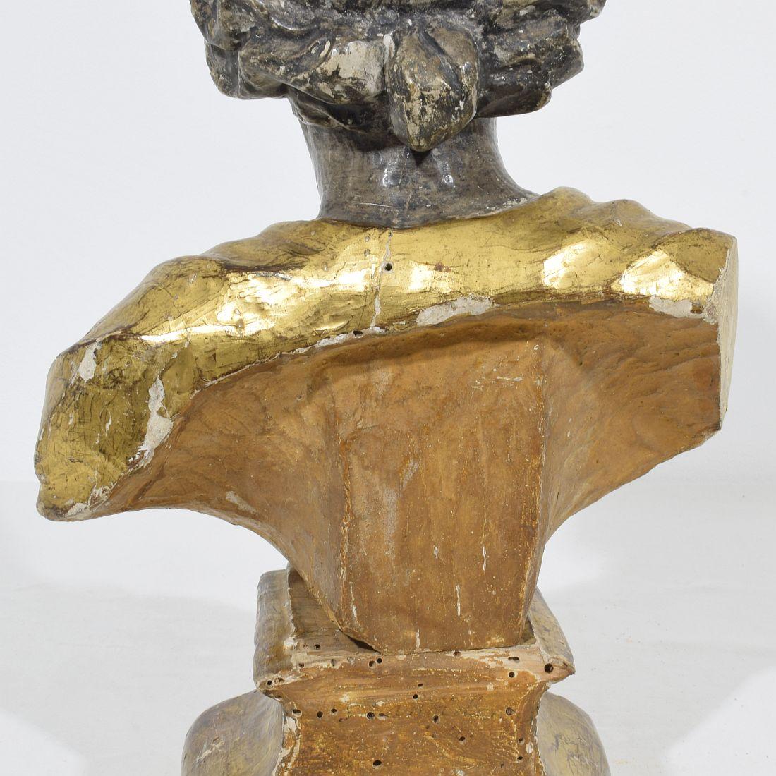 Buste Reliquaire italien en bois sculpté à la main du 17e au 18e siècle en vente 10