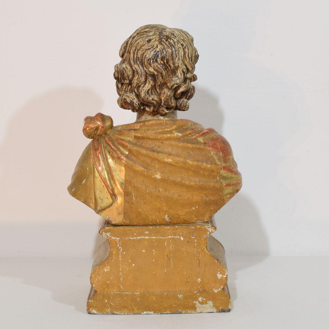 Italienische handgeschnitzte Holzreliquary-Büste eines Heiligen aus dem 17. bis 18. Jahrhundert im Zustand „Gut“ im Angebot in Buisson, FR
