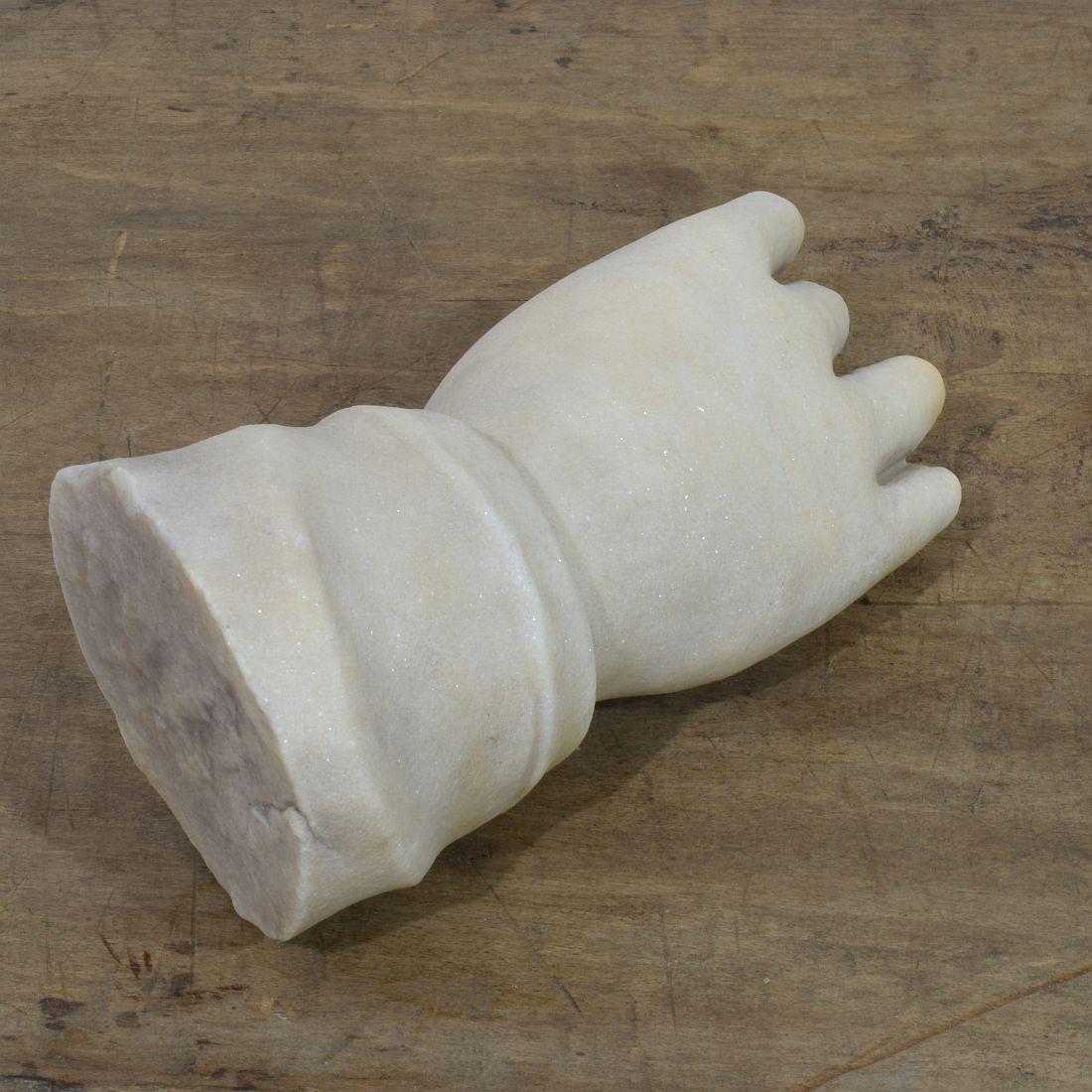17th-18th Century Italian Marble Fragment of a Hand In Good Condition In Buisson, FR