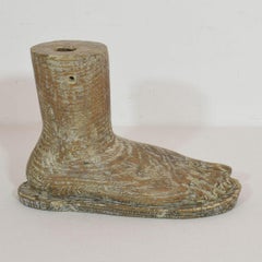 Pie de madera italiano del siglo XVII / XVIII de un Santos