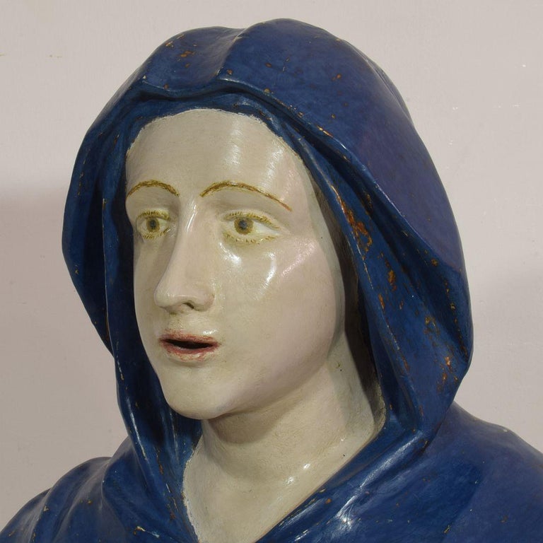 17th-18th Century Italian Wooden Reliquary Bust of a Madonna For Sale 4