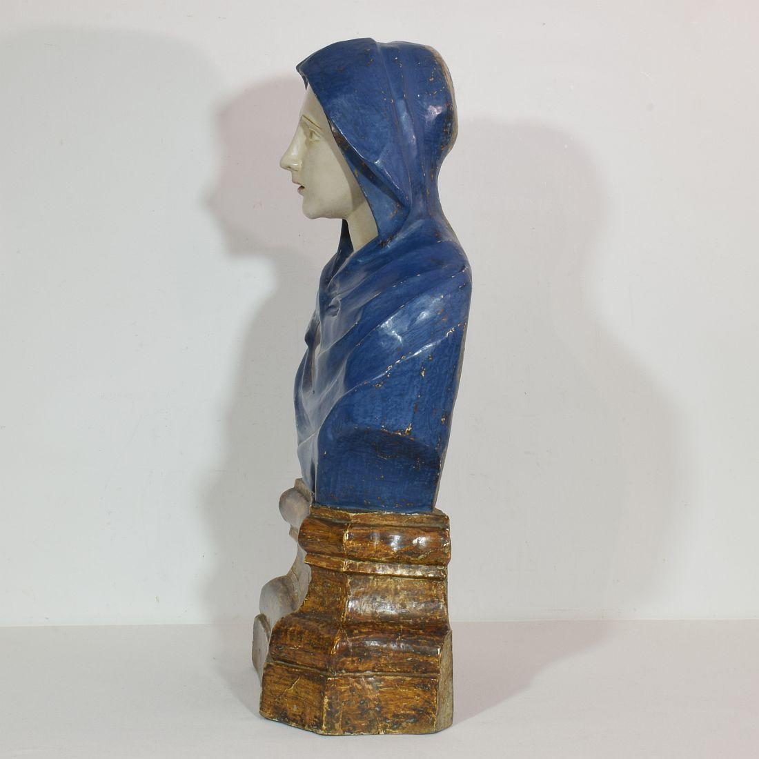 Hand-Carved 17th-18th Century Italian Wooden Reliquary Bust of a Madonna