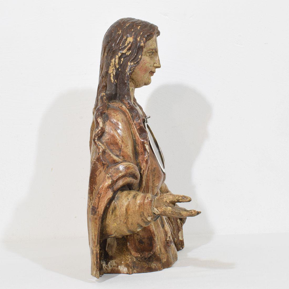 Hand-Carved 17th-18th Century Italian Wooden Reliquary Bust of a Madonna For Sale