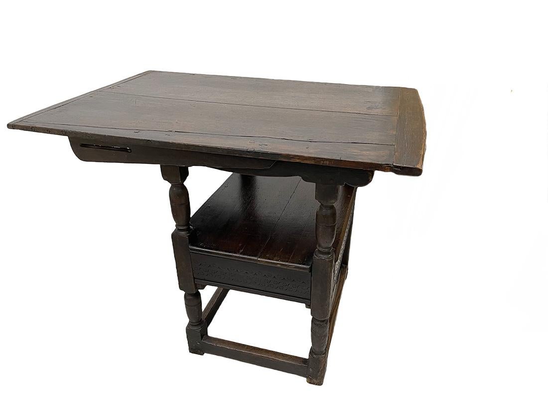 17th/ 18th Century Oak Pay Table In Good Condition For Sale In Delft, NL