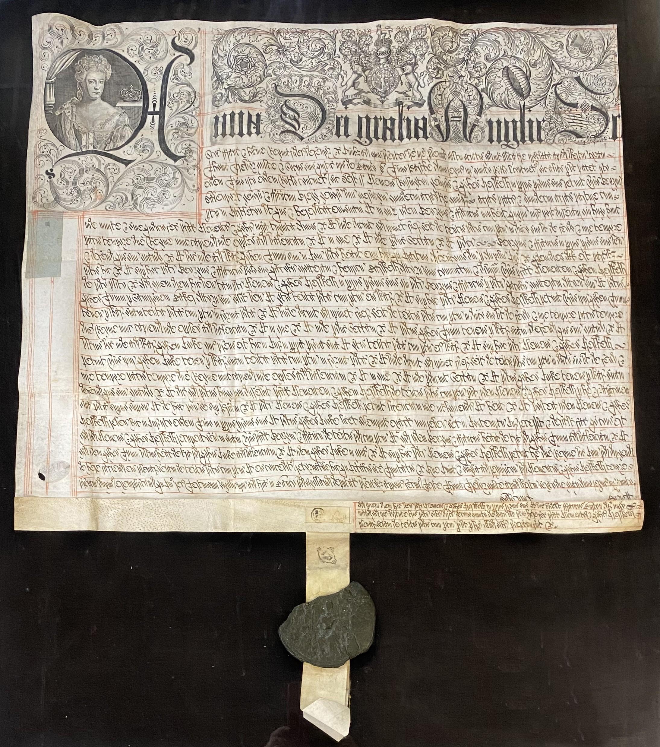 Un bel exemple de lettres patentes de la reine Anne sur vélin avec un grand sceau partiel et un portrait magnifiquement détaillé de la reine. Ce document date de la fin du XVIIe ou du début du XVIIIe siècle et est en très bon état général, avec