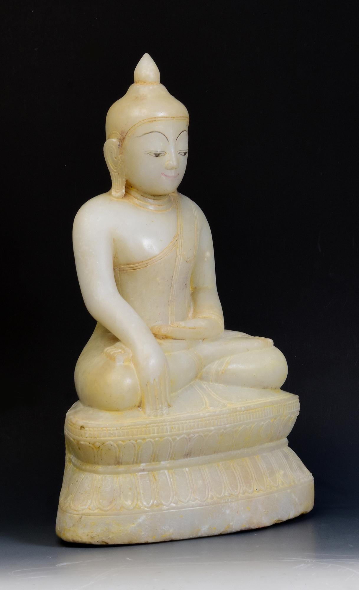 17th - 18th Century, Shan, Antique Burmese Alabaster Marble Seated Buddha Statue For Sale 8