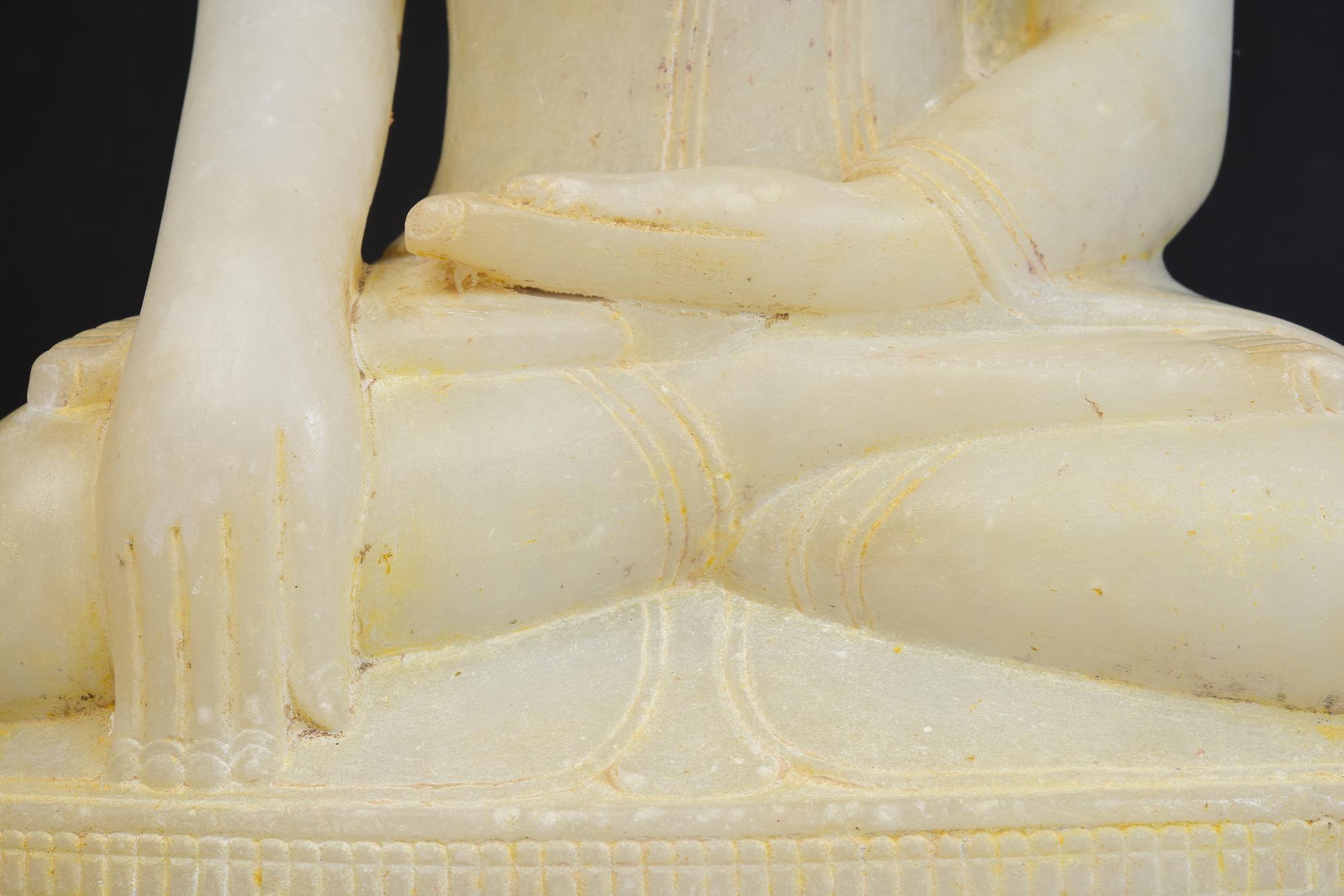 17th - 18th Century, Shan, Antique Burmese Alabaster Marble Seated Buddha Statue For Sale 1
