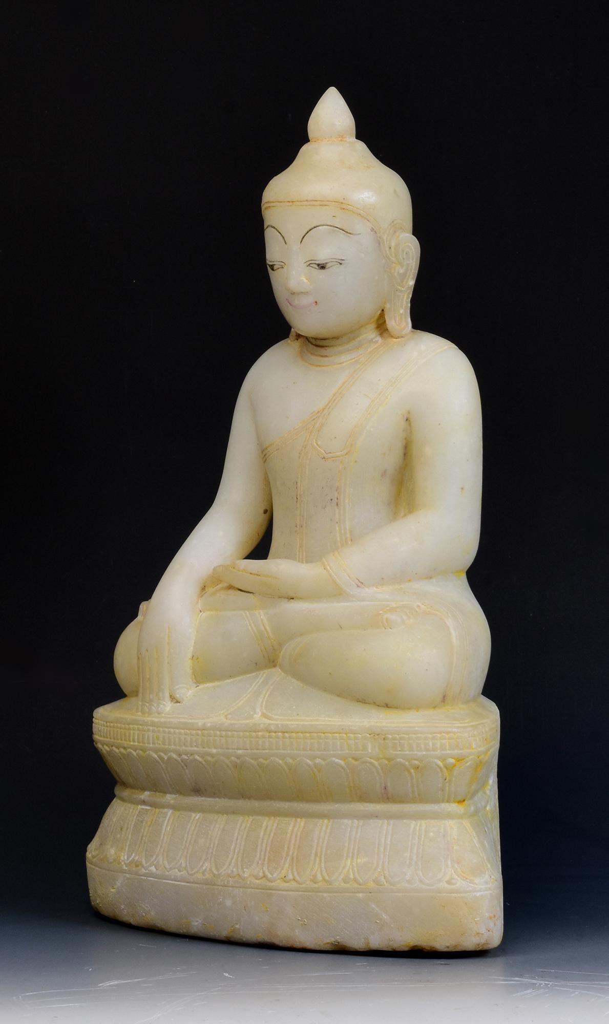 17th - 18th Century, Shan, Antique Burmese Alabaster Marble Seated Buddha Statue For Sale 3