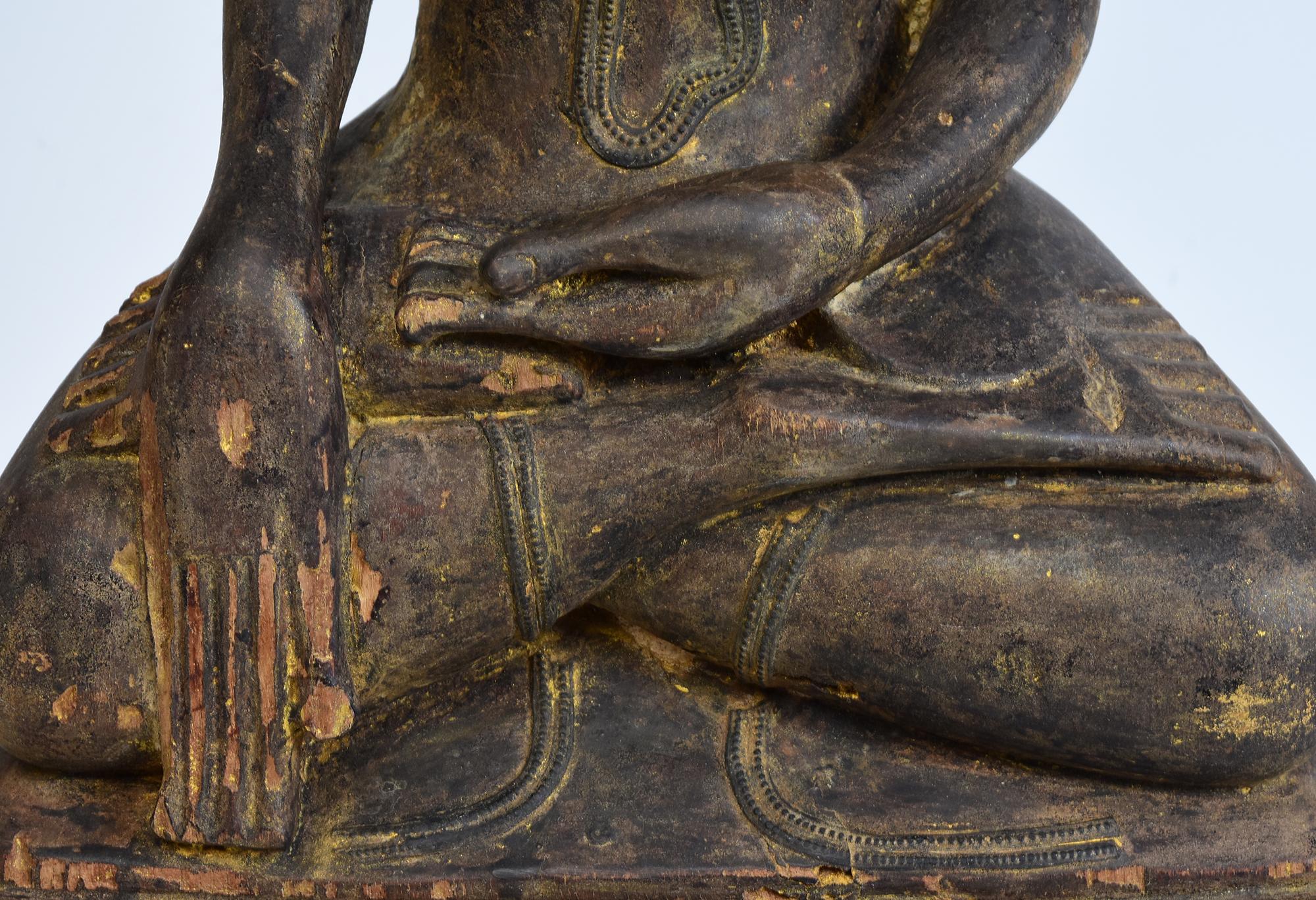 17th - 18th Century, Shan, Antique Burmese Wooden Seated Buddha In Good Condition For Sale In Sampantawong, TH