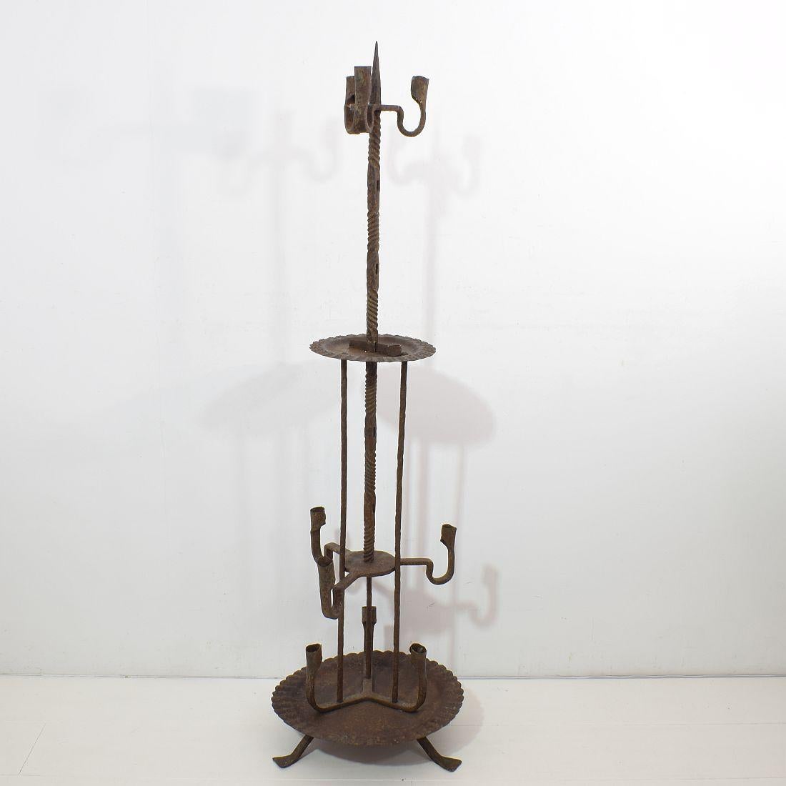 17th-18th Century Spanish Hand Forged Iron Candleholder In Good Condition In Buisson, FR