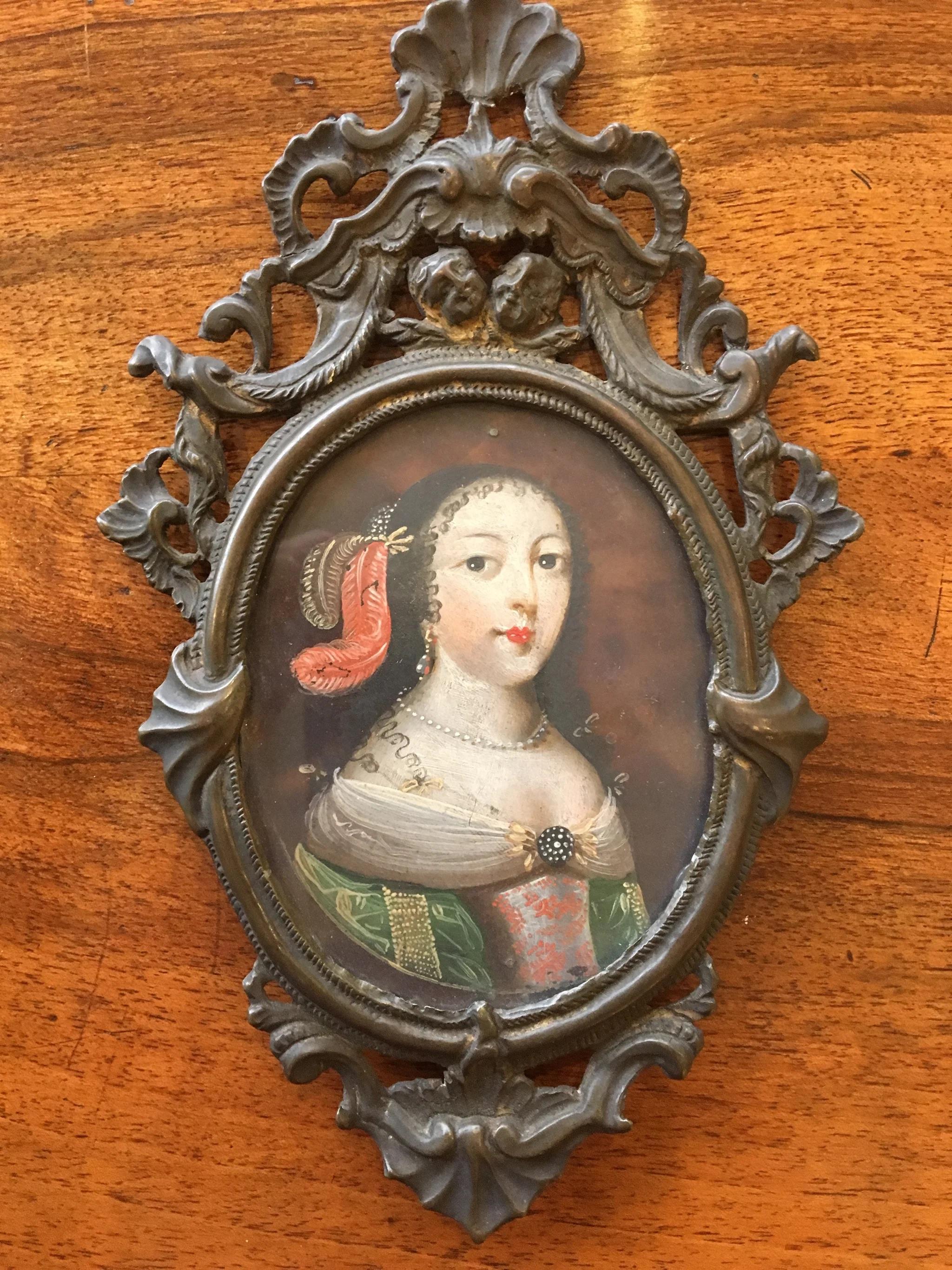 Oval portrait Miniature on tortoiseshell of a noblewoman, probably Spanish, 17th-early 18th century. In original beautiful bronze moulded frame. Image size: 3 3/4